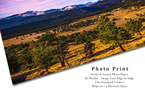 Западна снимка Принт (без рамка) Изображение от Снежни върхове, с изглед към Планината и долината привечер в Колорадо в Скалистите
